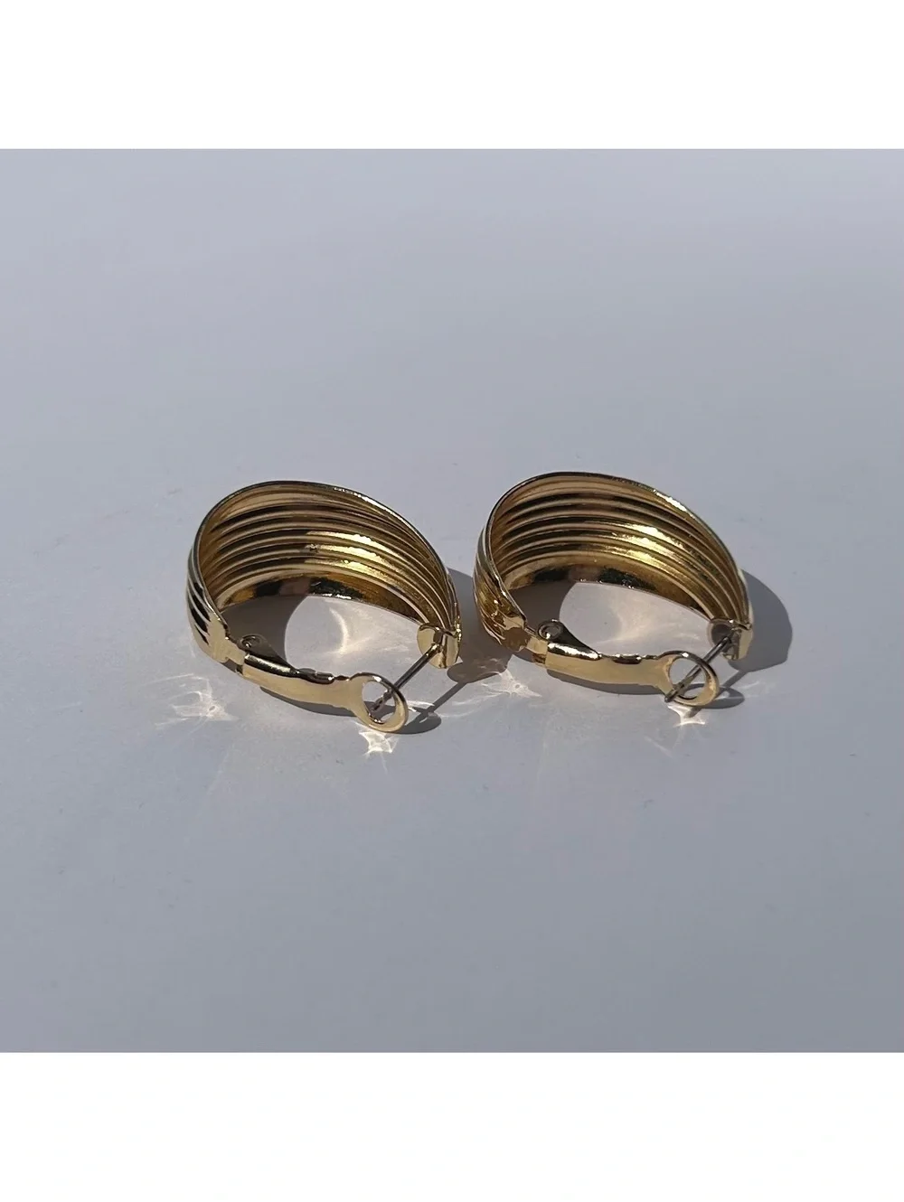 Vintage Gold Tone Ribbed Pierced Hoop Earrings